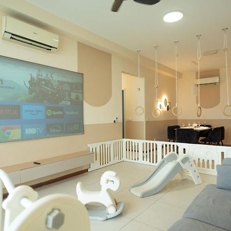 Fantasy Funland Retreat By The Only Bnb Tanjung Tokong Exterior photo